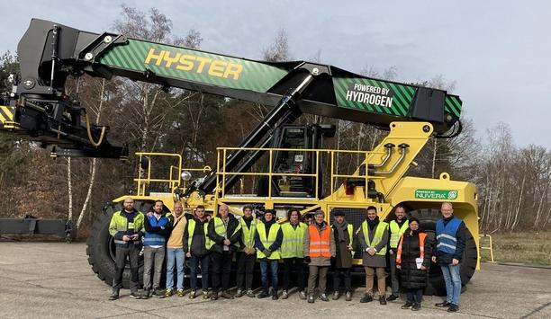 The dockers of the Port of Valencia get first hand knowledge of the H2PORTS hydrogen ReachStacker at the Hyster-Yale Group facilities